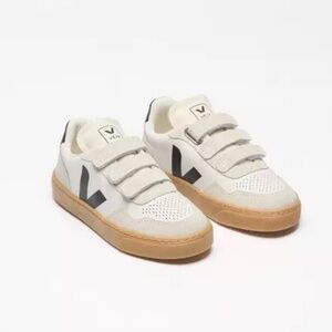 Kids Veja Toddler V-90 Sneakers in Black/Natural US Size 10